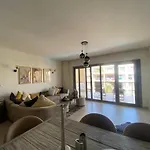 شقه بالدور الاول بالتجمع الاول